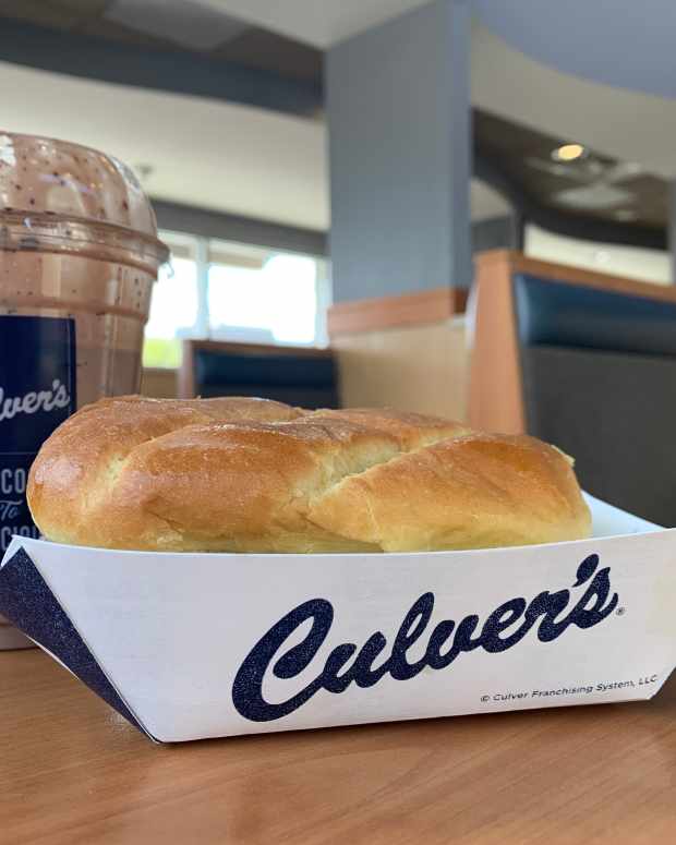 Fried Fish Sandwich That Costs 80 Is on Another Level Delishably News