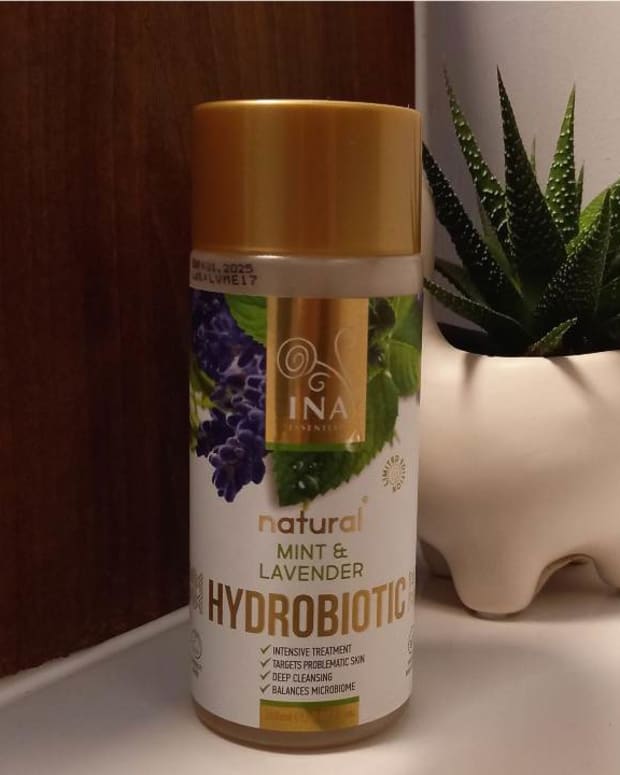 inaessentials-hydrobiotic-acne-review