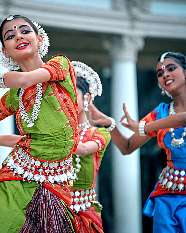 100 Best Bollywood Songs for Farewell Parties Spinditty