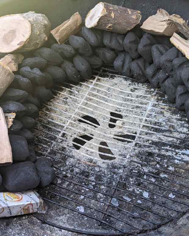 How to Build a Homemade "Vortex" Poortex for Your Charcoal Kettle Grill