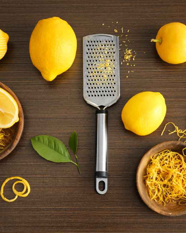 Man Discovers a Trick To Getting Juice Out of a Lemon and We're Excited