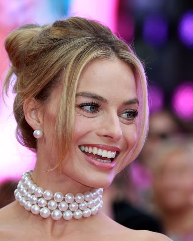 Watch the Resurfaced Clip of Margot Robbie Doing Sign Language With a ...