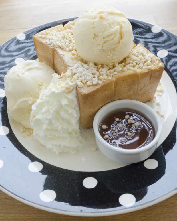 Vintage 'Ice Cream Bread' Recipe from the 1970s Looks Too Good to Pass