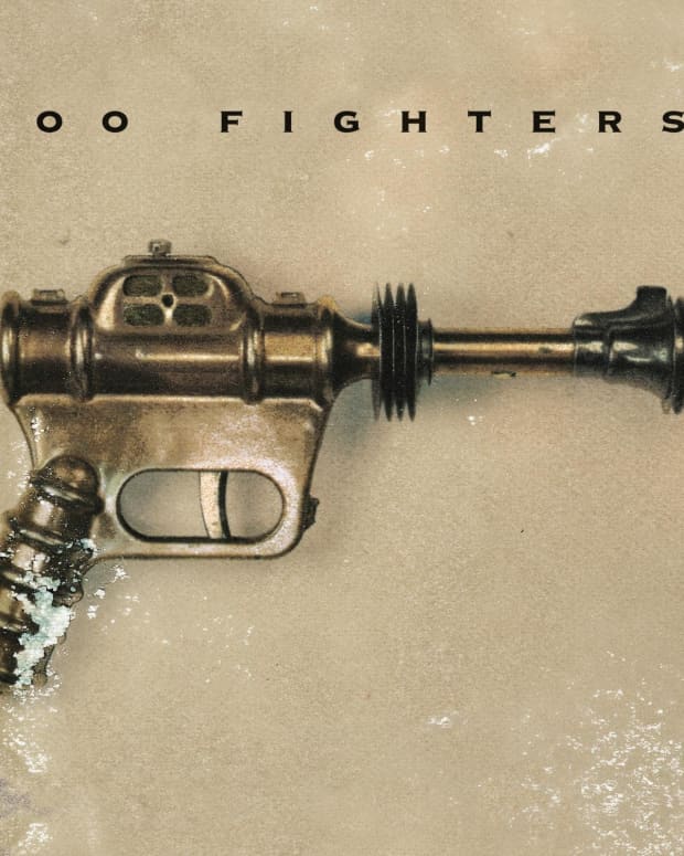 a-review-of-the-first-foo-fighters-album-released-in-1995-featuring-the-voice-of-dave-grohl