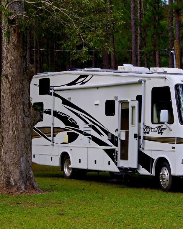can-i-live-in-in-rv-on my-property