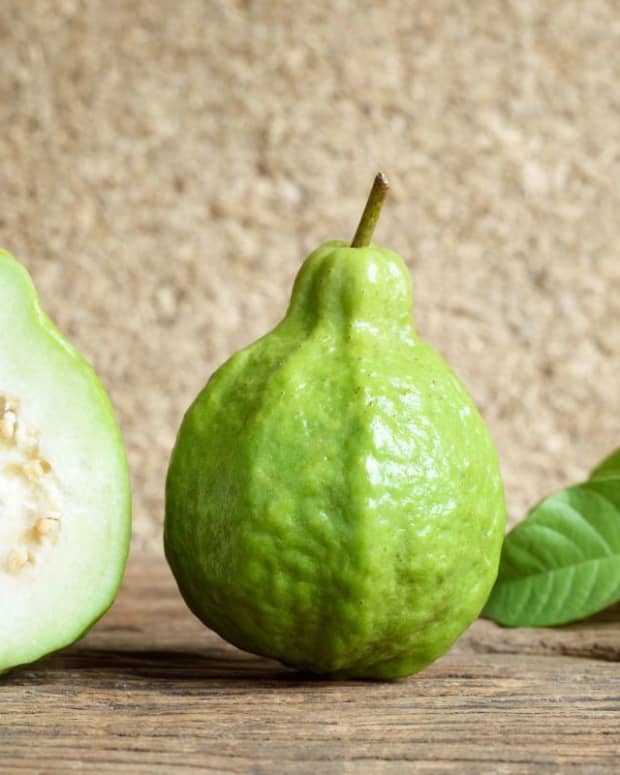 how-to-eat-white-guava