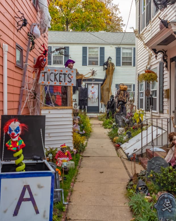 An alley in Salem, Massachusetts covered in spooky Halloween decorations.