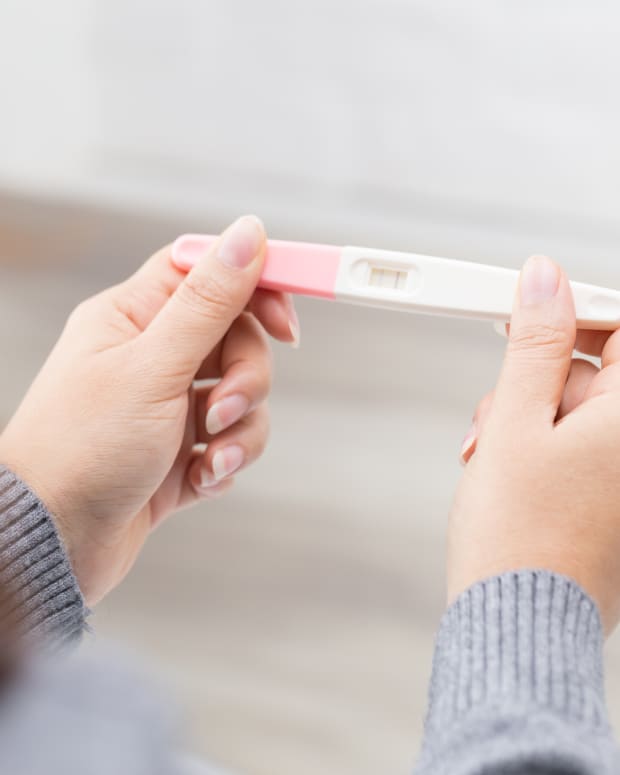 girl with pregnancy test