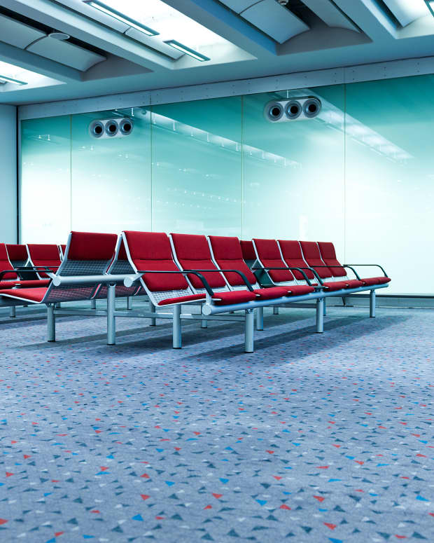Airport gate seating