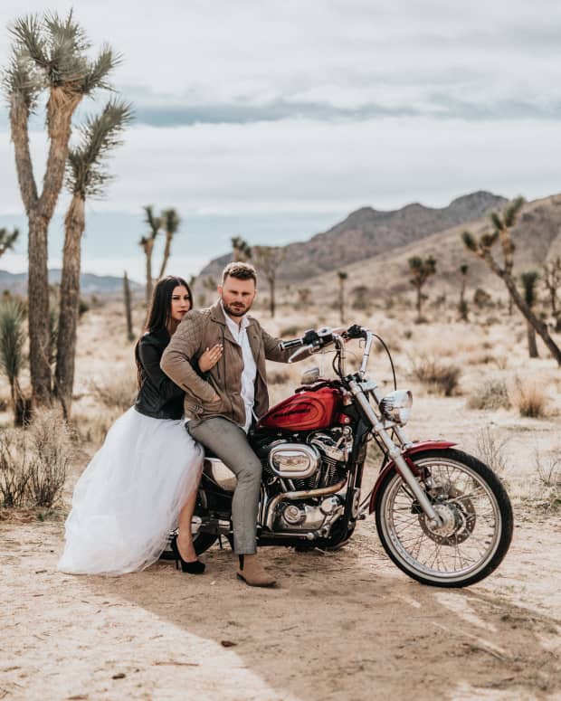 biker-wedding-unique-wedding-ideas-and-wedding-decorations-with-motorcycle-wedding-themes