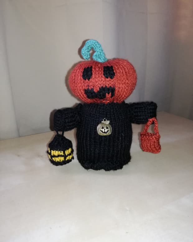 knitted-mr-pumpkin-head-halloween-doll-with-pattern