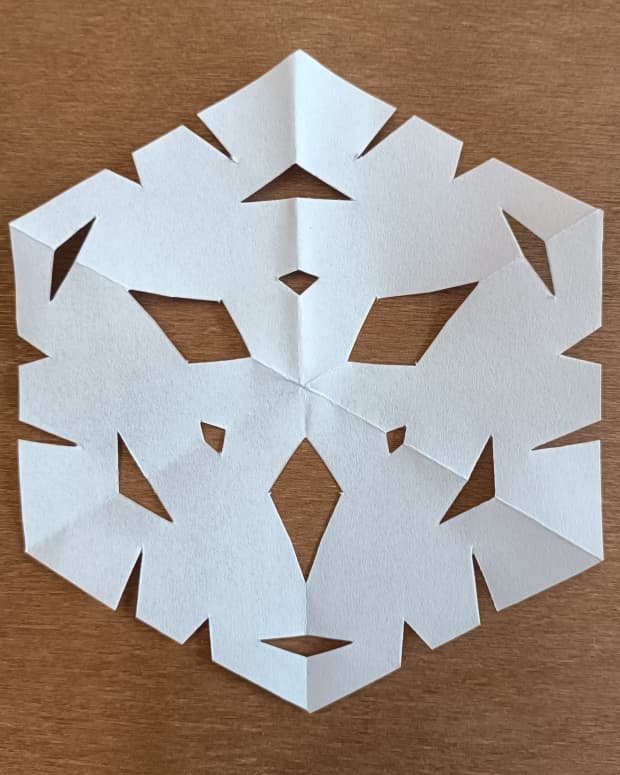 how-to-make-a-mathematical-paper-snowflake-christmas-crafts