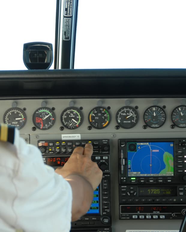 Pilot at the controls on a flight to Hawai'i