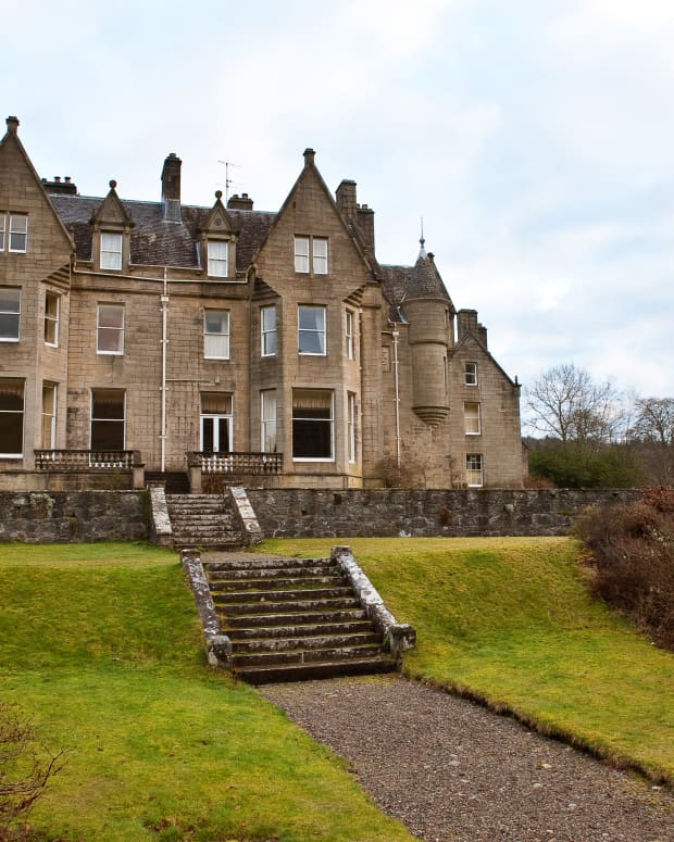 Video Tour of Coco Chanel's Abandoned Scotland Mansion Is Downright Eerie -  WanderWisdom News