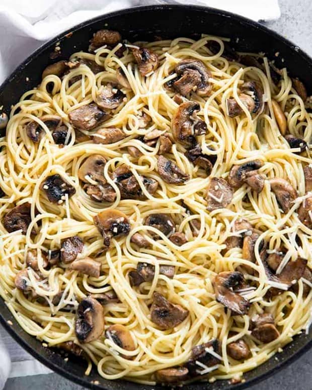 garlic-butter-mushroom-pasta