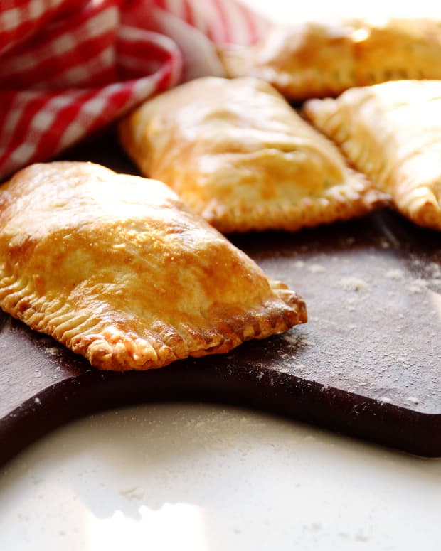 Woman's Recipe for 'Mini Apple Hand Pies' Is Giving Us the Warm Fuzzies ...