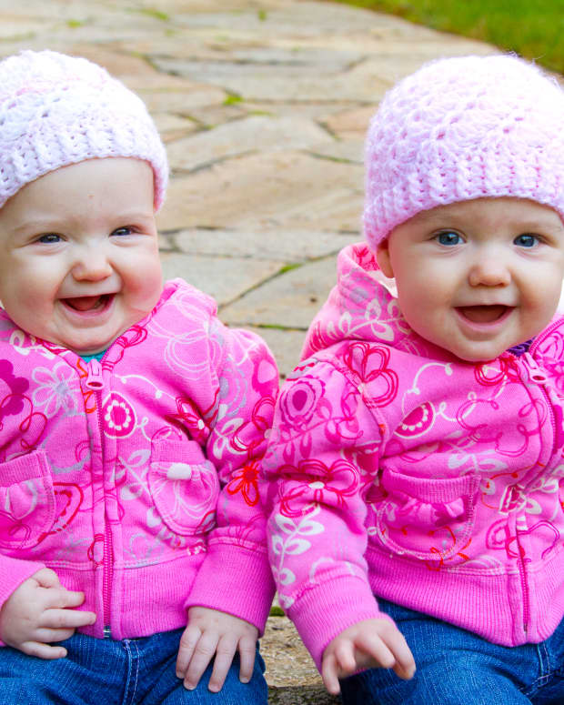 Twin Baby Girls Get Into Adorable Scuffle - WeHaveKids News