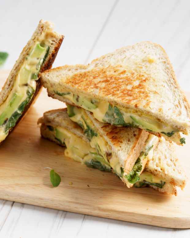 Innovative Recipe for 'Grilled Cheese Pepperoni Pizza' Is Honestly As