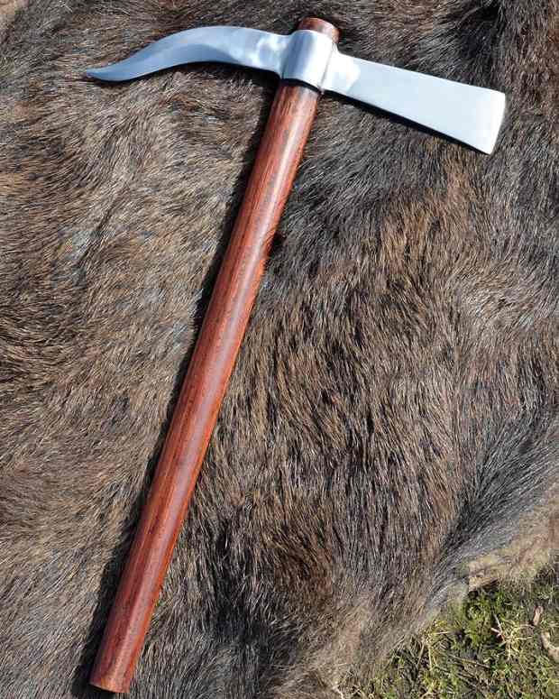 the-roman-legionary-entrenching-tools