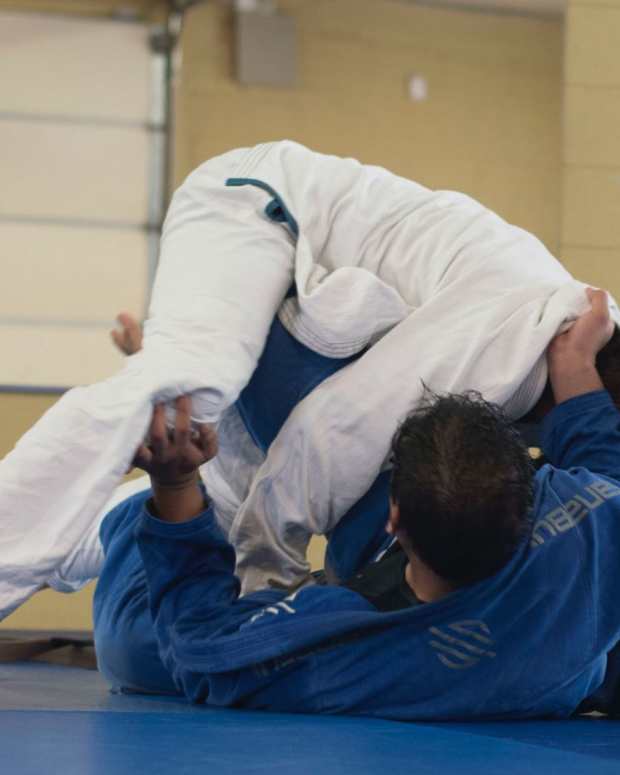 Should You Focus on Gi or NoGi JiuJitsu? HowTheyPlay