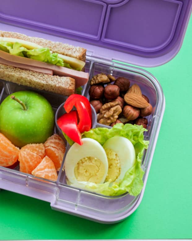 mom-creates-her-own-adult-lunchables-and-they-only-cost-2-delishably