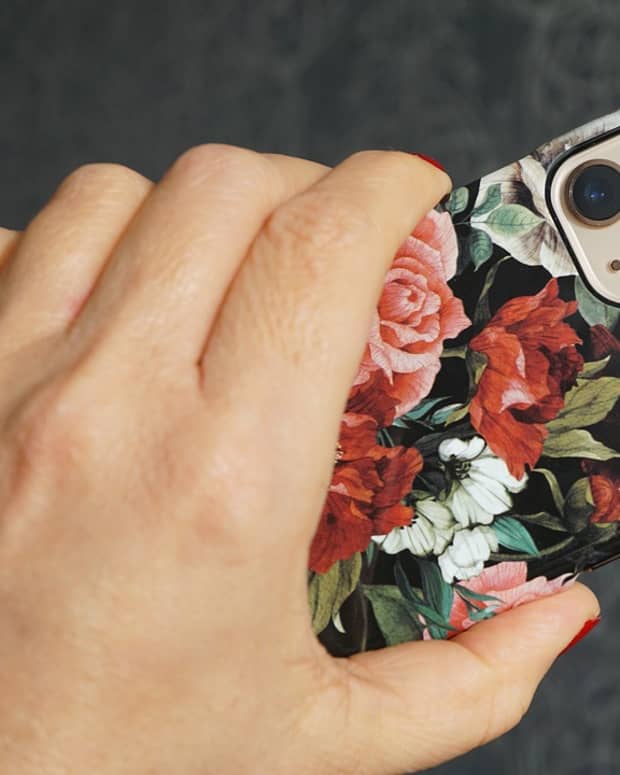 review-redbubble-tough-phone-case