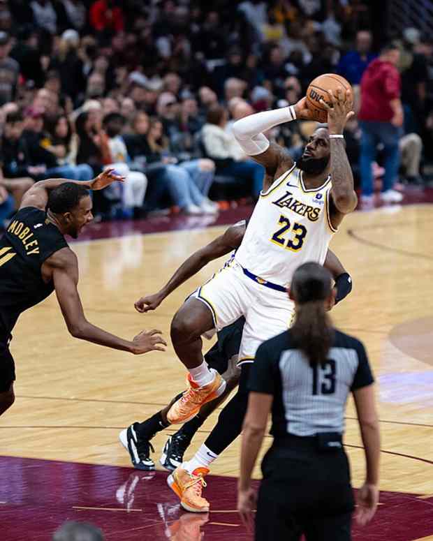 8 Ways to Improve Your Shooting Guard Skills HowTheyPlay