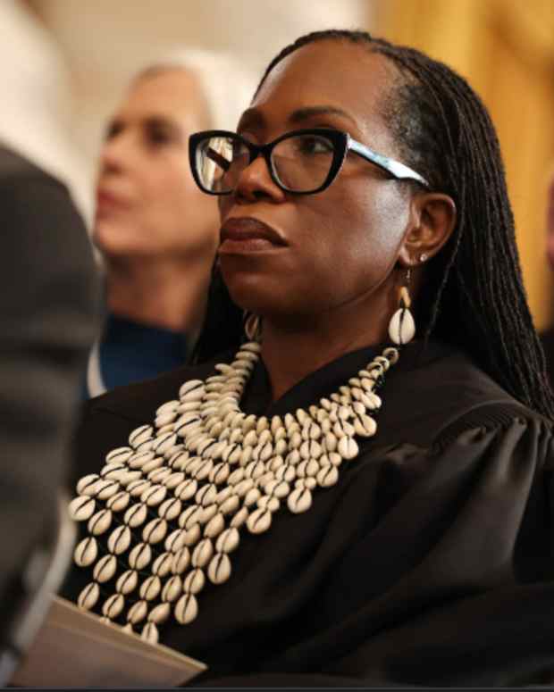 the-deep-meaning-behind-justice-ketanji-brown-jacksons-collar-at-president-donald-trumps-second-inauguration