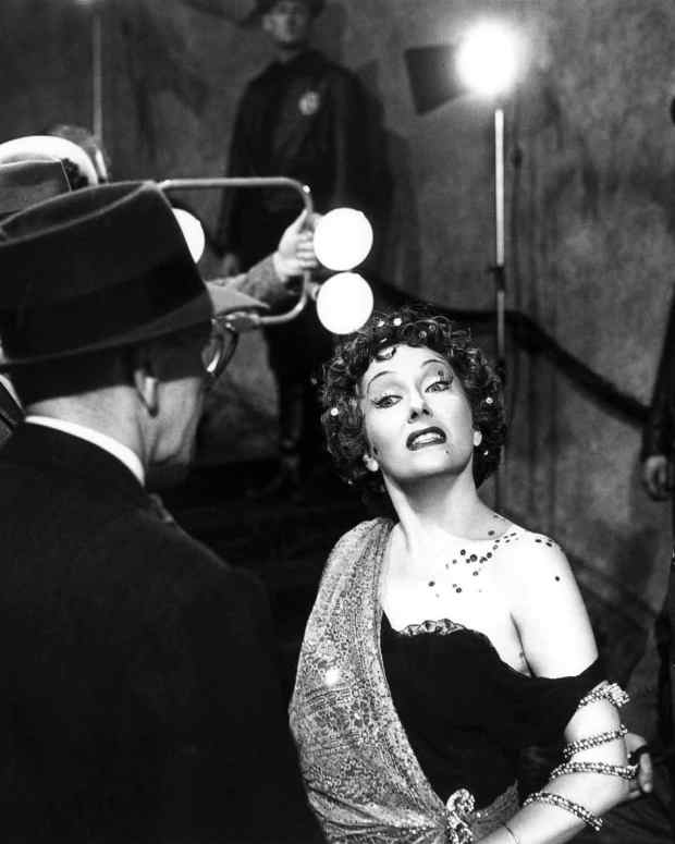 classic-drama-film-review-christian-perspective-1950-sunset-boulevard