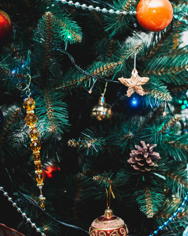20 Stunning Christmas Tree Decorating Ideas - Holidappy - Celebrations