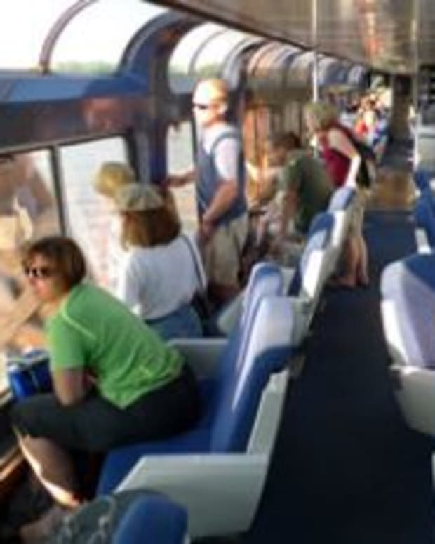 amtrak carry on luggage