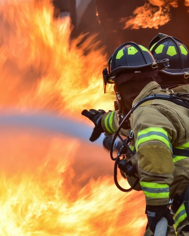 texas-volunteer-firefighter-benefits＂>
                </picture>
                <div class=