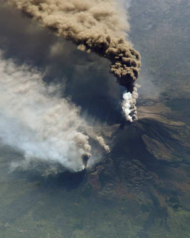 visitors-guide-italys-active-volcanoes