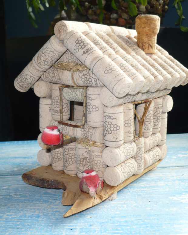How to Make a Birdhouse From Recycled Wine Corks Crafts
