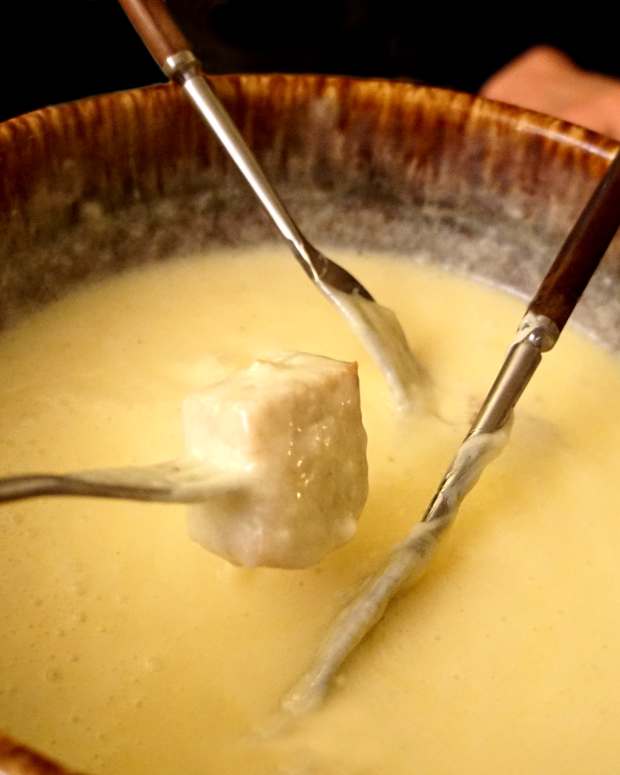 Best Cheese Fondue Recipe With Gruyere and Jarlsberg Delishably