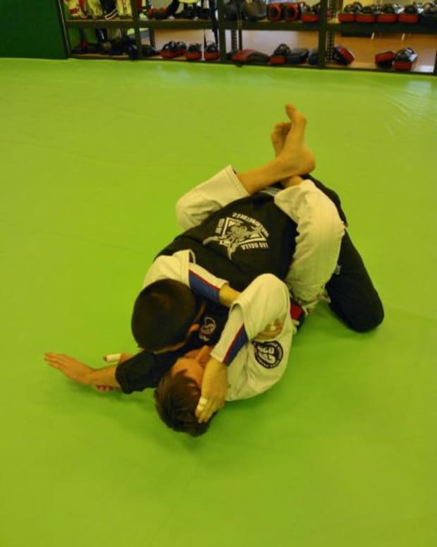 How to Escape the Triangle Choke A Bjj Tutorial HowTheyPlay Sports