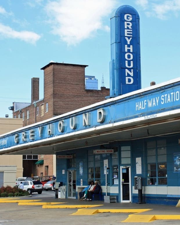 greyhound bus station luggage storage