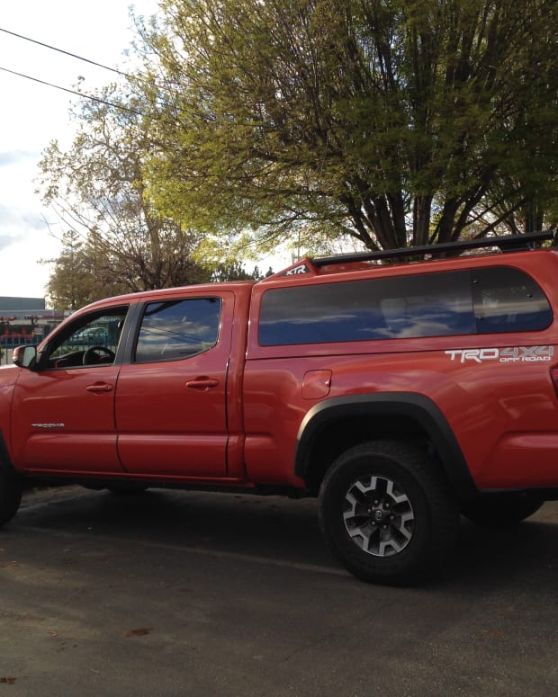 Camper-Shell-On-Toyota-Tacomas