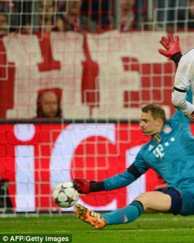 Top 12 Shortest Professional Soccer Goalkeepers in the World
