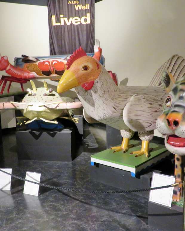 fantasy-coffins-at-the-national-museum-of-funeral-history