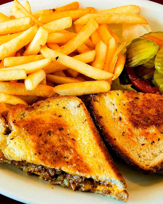 Canadian Hot Hamburg Sandwich Recipe Delishably Food and Drink