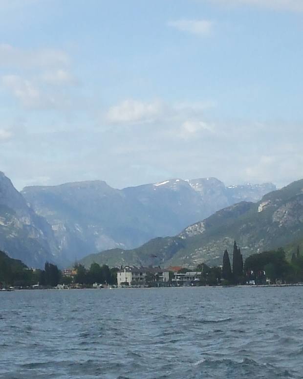 a-rough-guide-to-italy-a-boat-trip-on-lake-garda