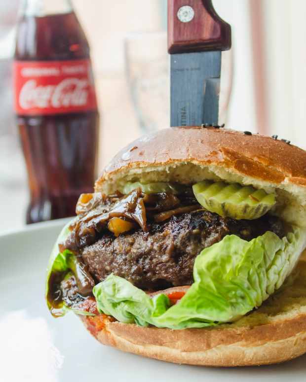 Chicago Restaurant's 175 Burger Is the Definition of Splurging