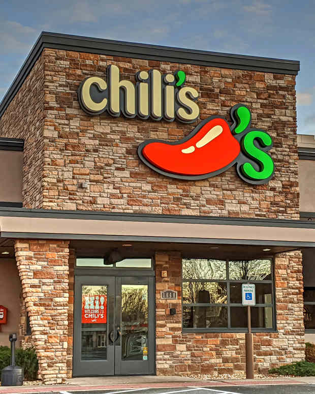 Chili's Restaurant's Fun New Promo for 3 Lucky Couples Is Too Cool
