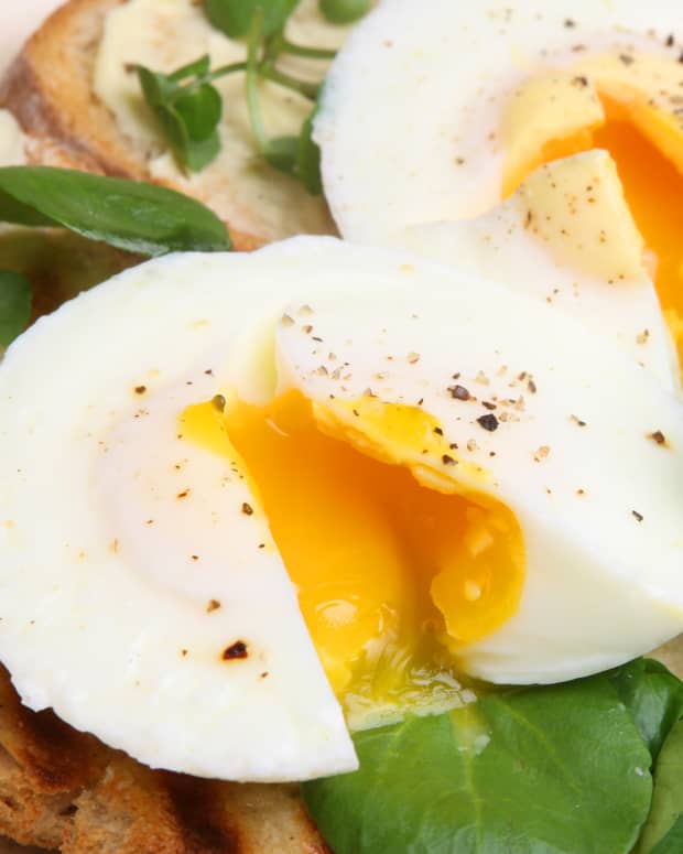 Mom's Viral Poached Egg Trick Is The Ultimate Breakfast Game-Changer ...