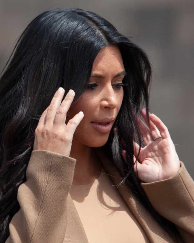 Hair Extension Specialist Shows Exactly What Kind of Wigs and