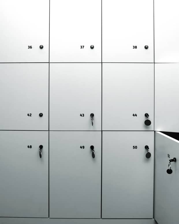 Woman Has Humiliating Experience at Airport Security and Husband's