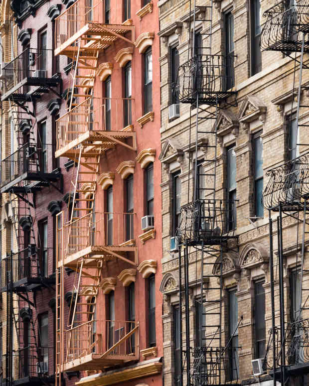 Realtor Gives Tour of 'Smallest' NYC Apartment She's Ever Seen
