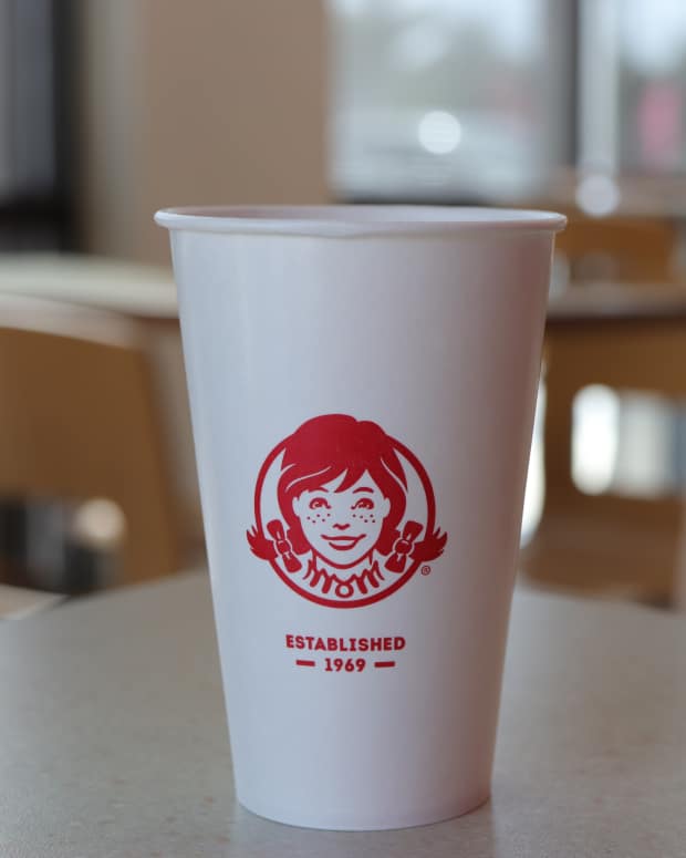Woman’s Review of New ‘Wendy’s Strawberry Frosty’ Is Giving Us Life ...