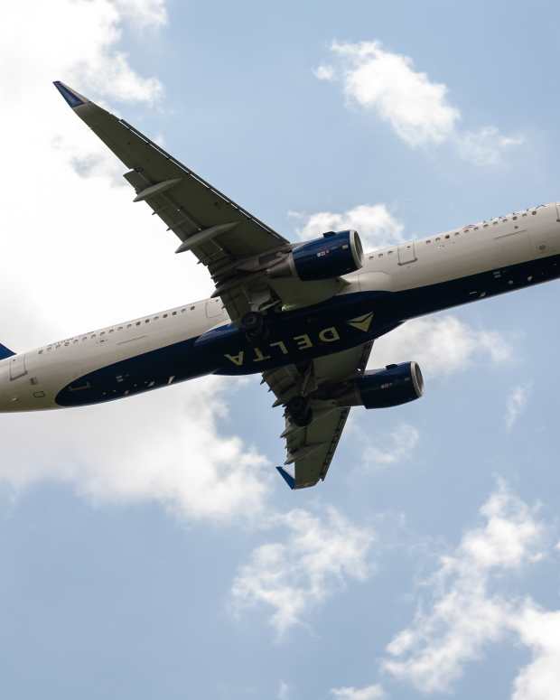 Passengers and Crew Injured After Delta Flight Approaching Atlanta Hits